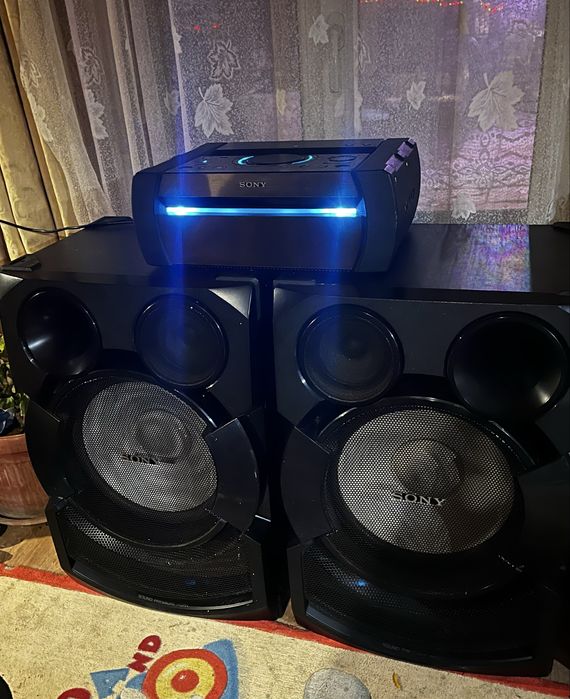 Продавам sony shake x70d