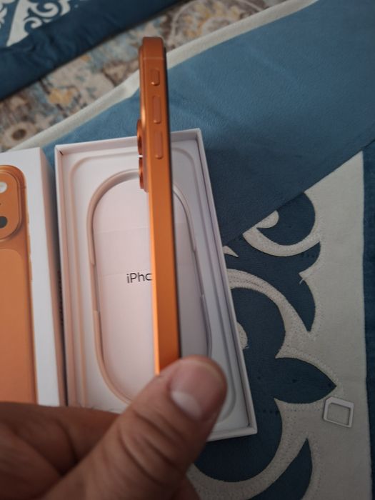 Продам iPhone XR