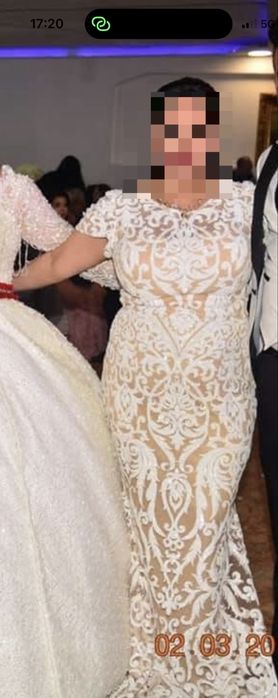 Официална рокля.