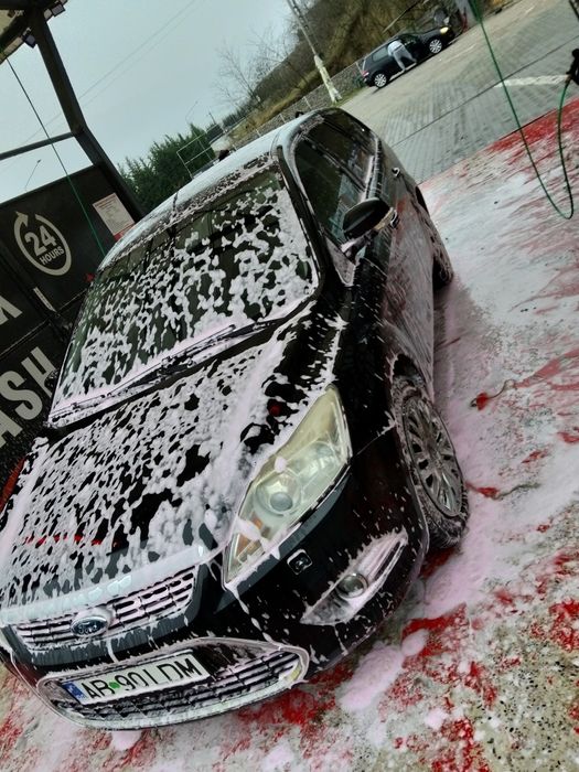 Vând sau schimb Ford focus