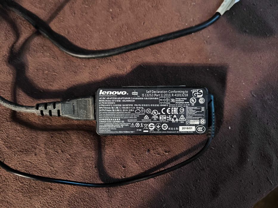 Продавам лаптоп за части + зарядно