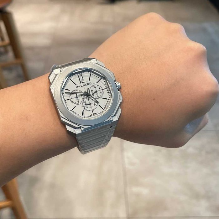 BVLGARI Octo Finissimo Chronograph cu mecanism quartz