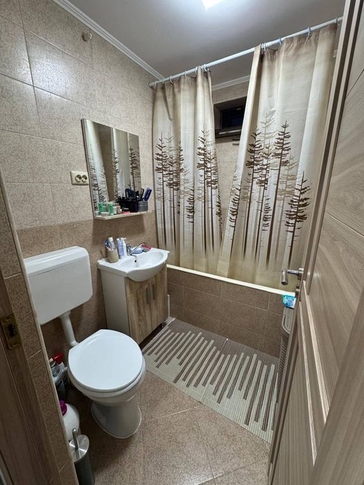 Vind apartament 2 camere,semidecomandat,et.1 din 4,renovat complet