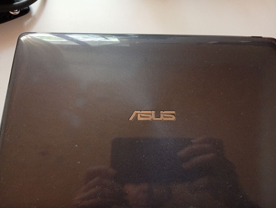 Продам ноутбук - трансформер Asus.sus
