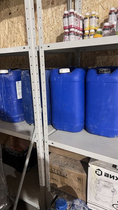 Продам    канистры 25л