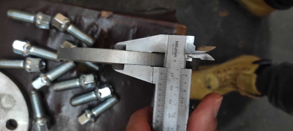 Фланци с болтове 5х100