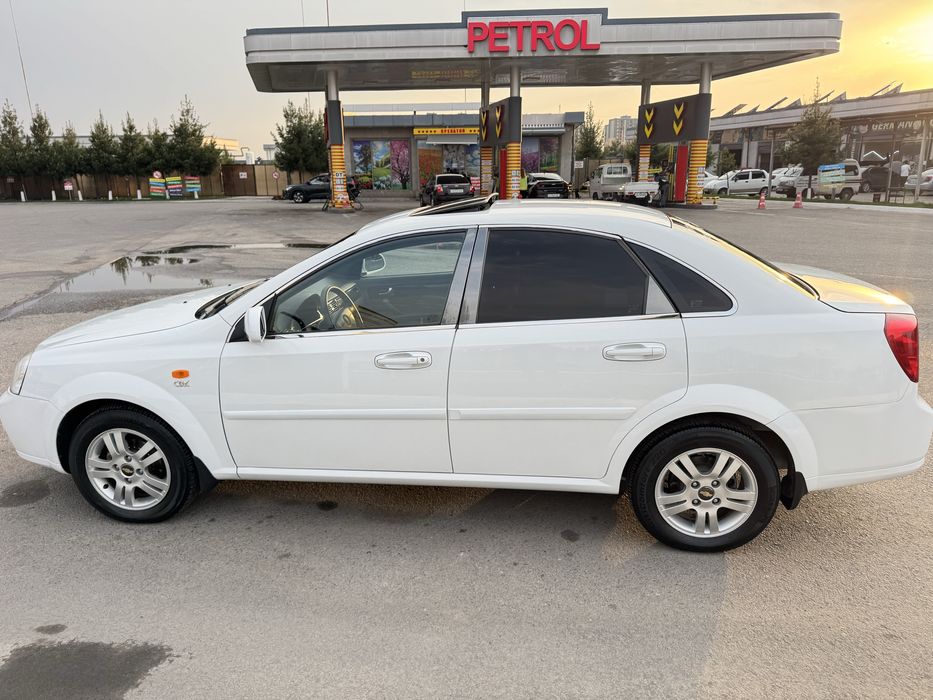 Lasetti 1.8 Sotiladi