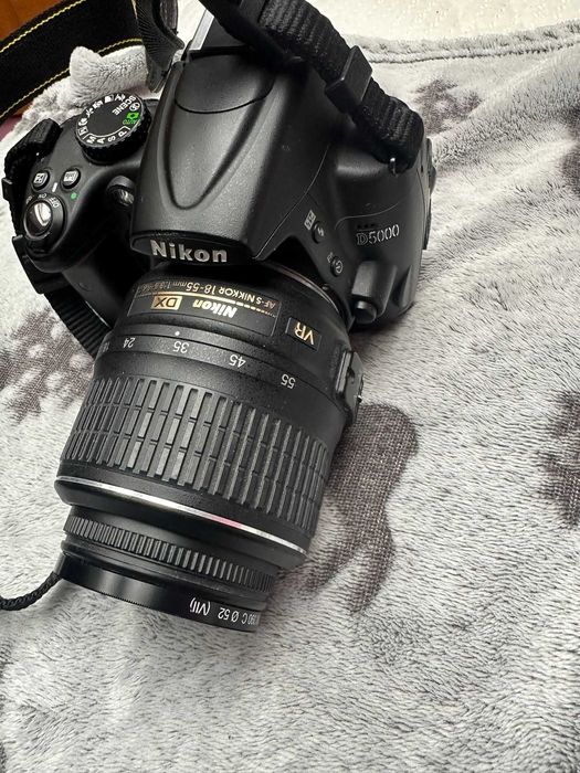Aparat foto Nikon D5000 Obiectiv 18-55MM VR Cu baterie si incarcator