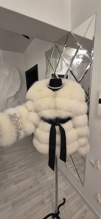 Продам Песцовую шубу