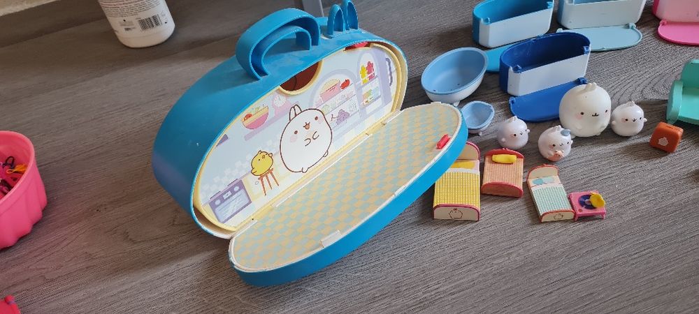 Căsuța  familia Molang jucării figurine