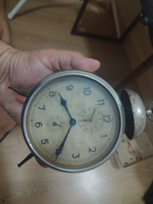 Стар настолен будилник