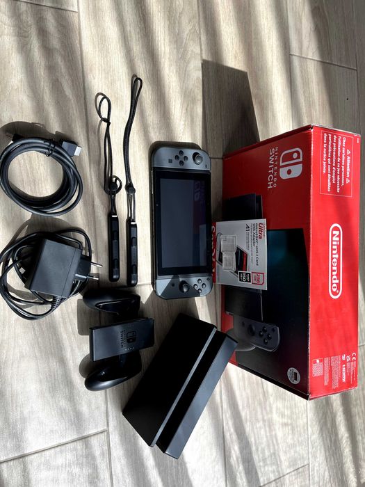 Nintendo Switch плюс карта памет 256 GB