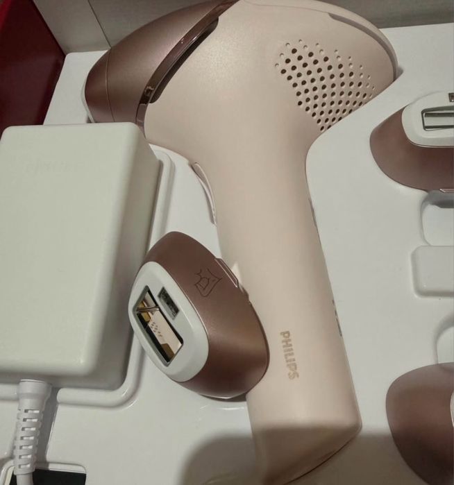 фотоепилатор Philips Lumea IPL 9900, модел BRI977/00