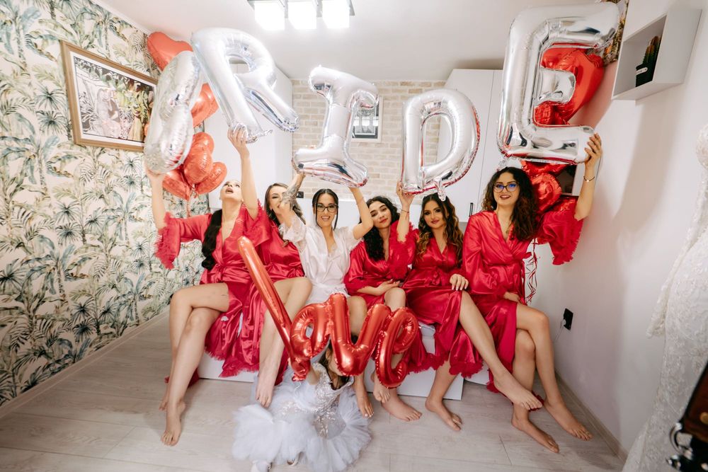 halate roșii domnișoare de onoare