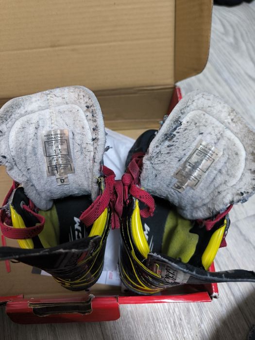 Хоккейные коньки