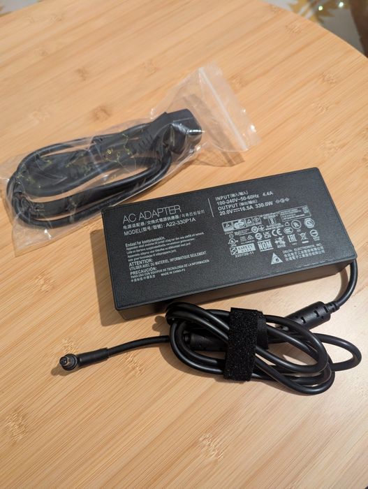 Încărcător Asus 330w nou