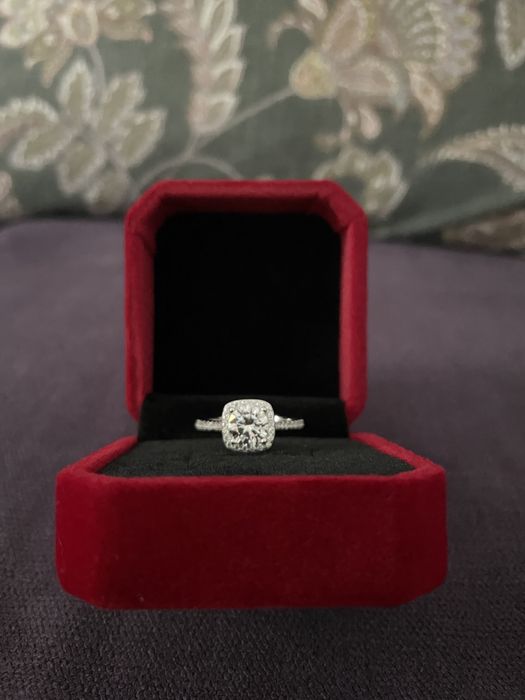 Inel de logodna Halo Round Cut cu diamant Lab