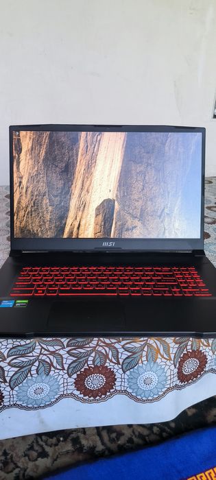 Ноутбук MSI игровой сотилади