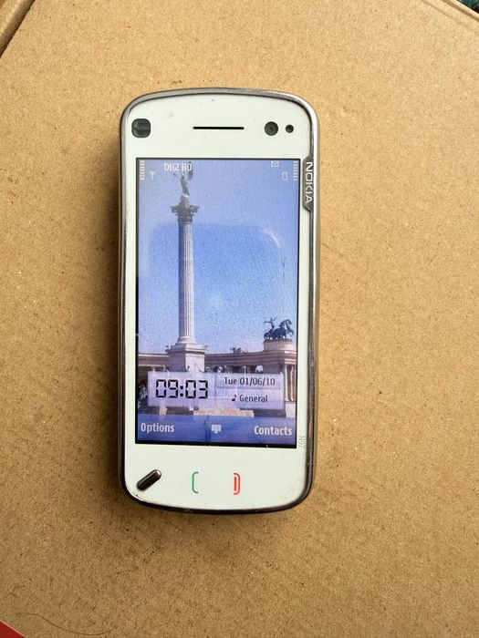 Vand Nokia N97 În stare bună decodat cu baterie în stare nouă originală și căști incluse