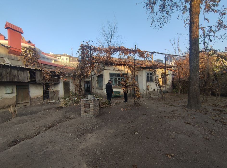 Мирзо Улугбекский район Академгородок дом под строительство 6-сотых.