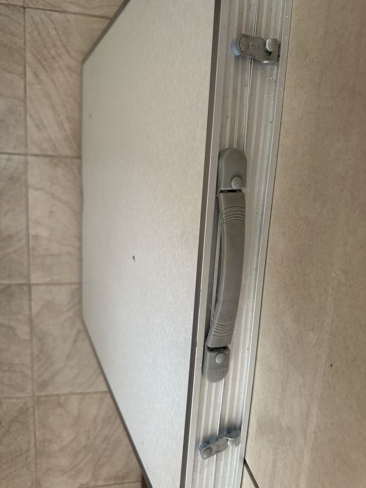 Складной стол и 4 стула