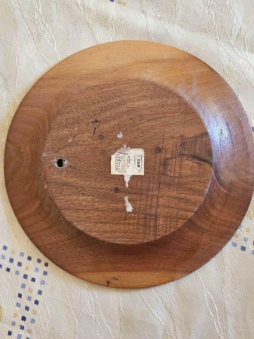 Декоративни чинии с дърворезба