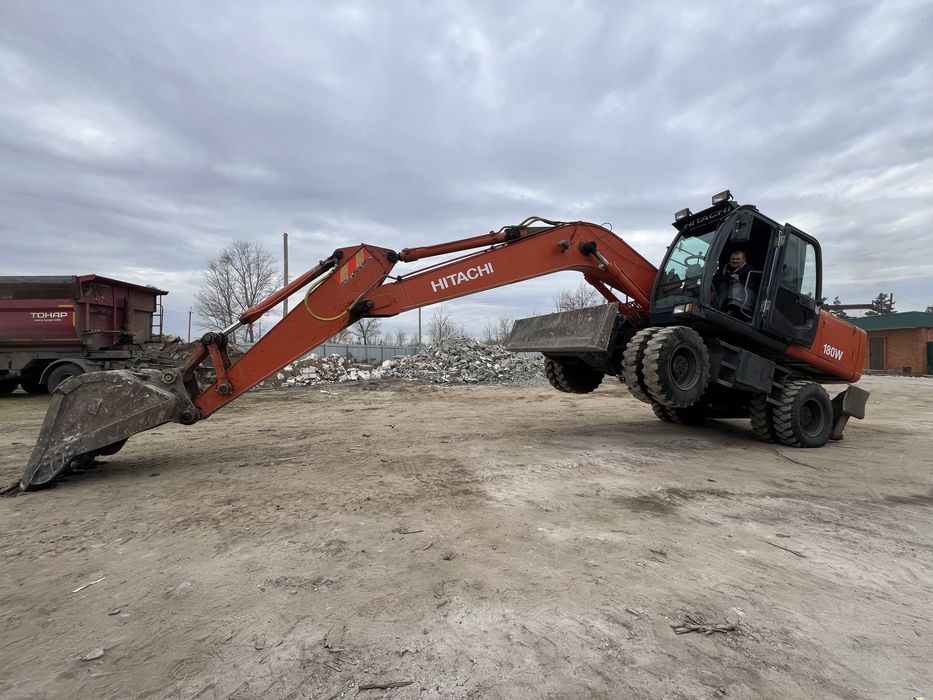 Продам колесный экскаватор Hitachi