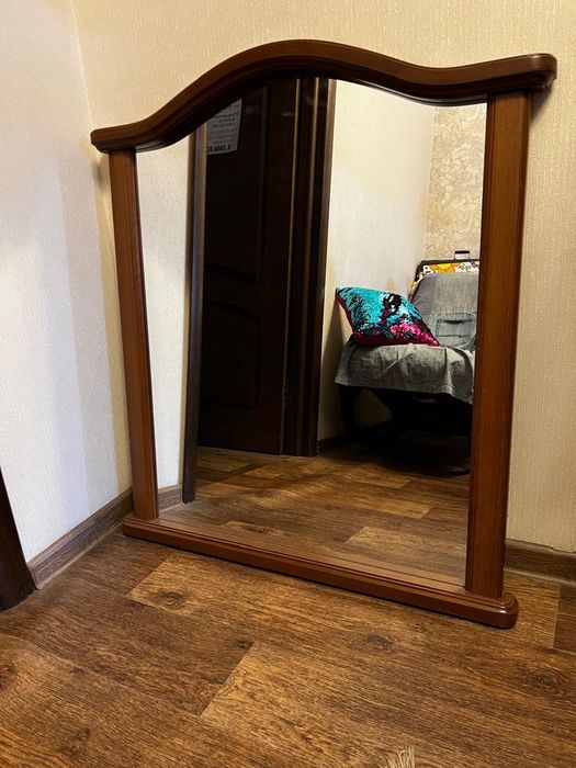 Комод с зеркалом