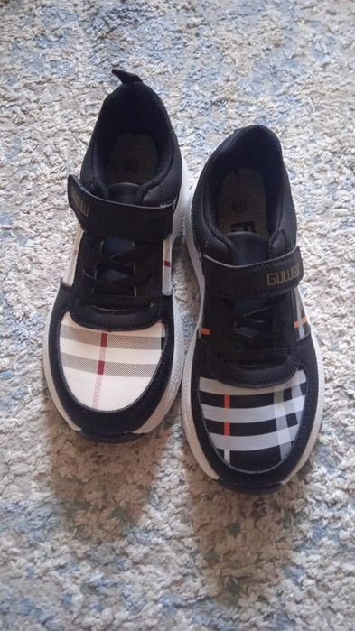 Продам крассовки 36 размер маломерки новые