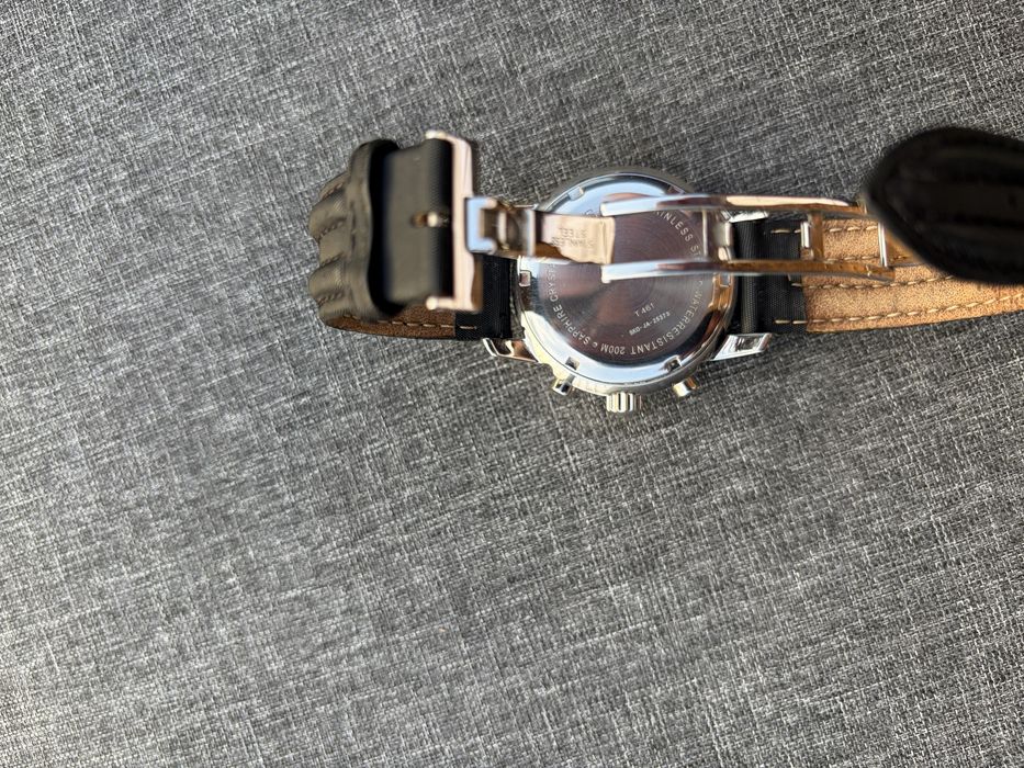 Tissot PRS 200 Chronograph – cadran negru rar, ace galbene, brățară sport, stare foarte bună