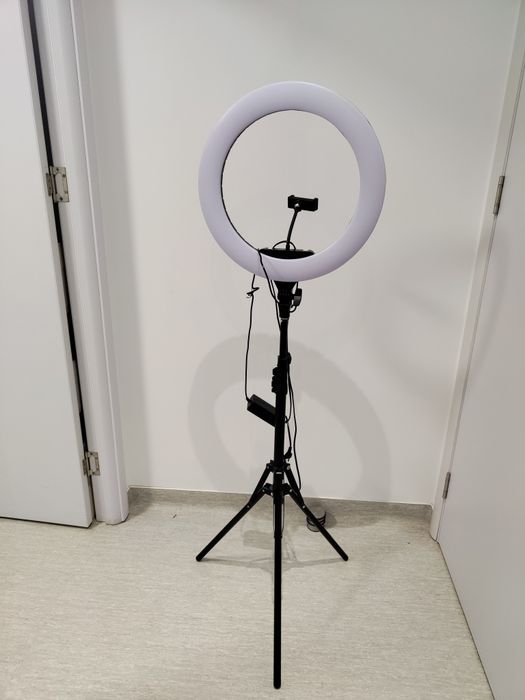 Ring light cu trepied