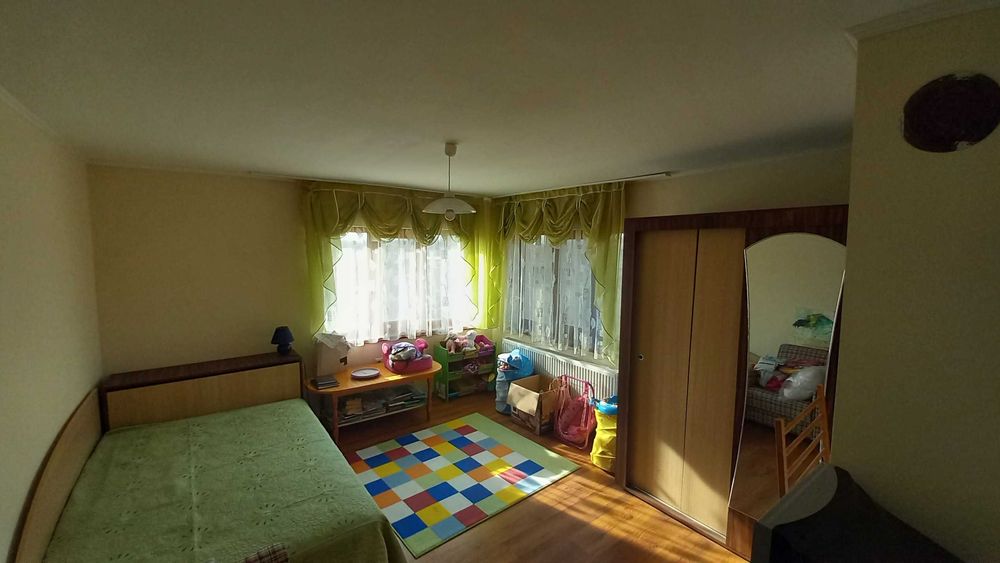 Имот в с. Бабово - 3 къщи с просторен парцел