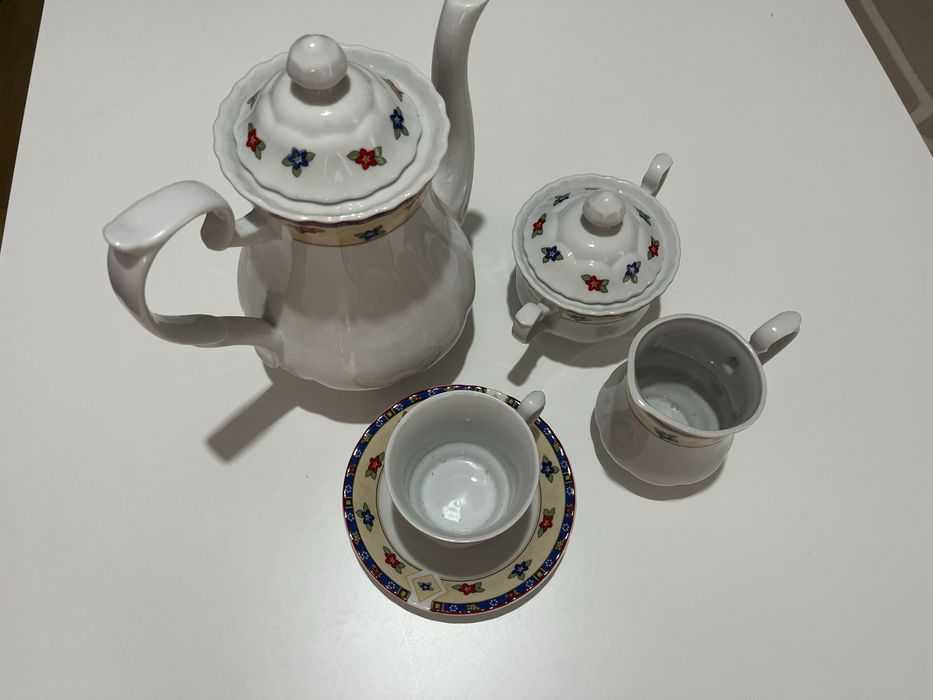 Set ceai / cafea 12 persoane portelan APRO Curtea de Arges