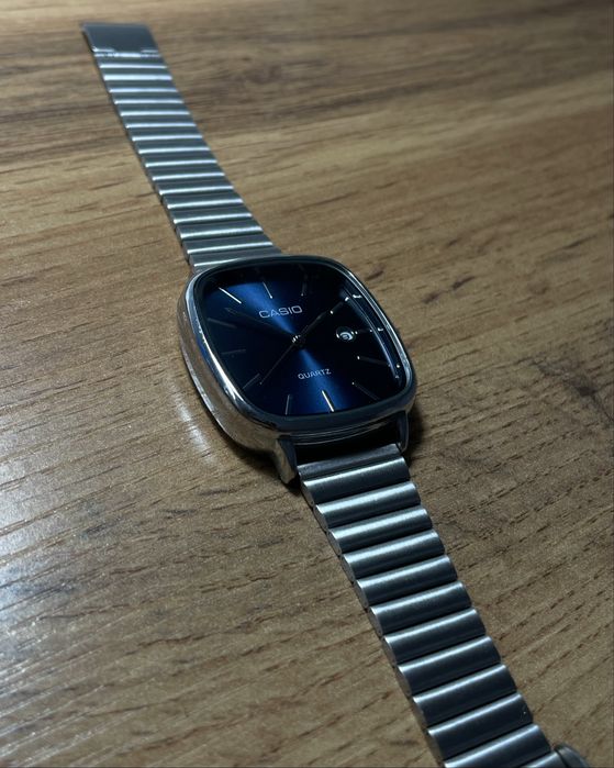 Часы «Casio Quartz Watches» в отличном состоянии