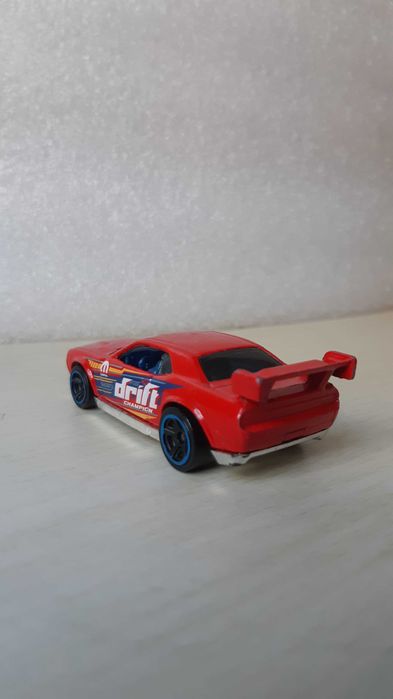 Vând macheta Hot Wheels Nightburnerz Dodge Challenger Drift Car 2017