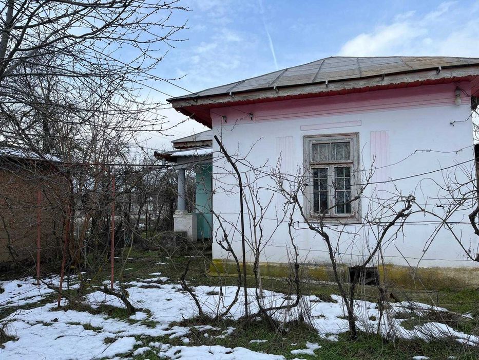 Casa de vanzare-3 camere, anexe si livada
