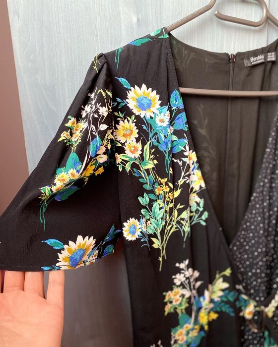 Salopeta florala, Bershka, marimea M(potrivita si pentru S)