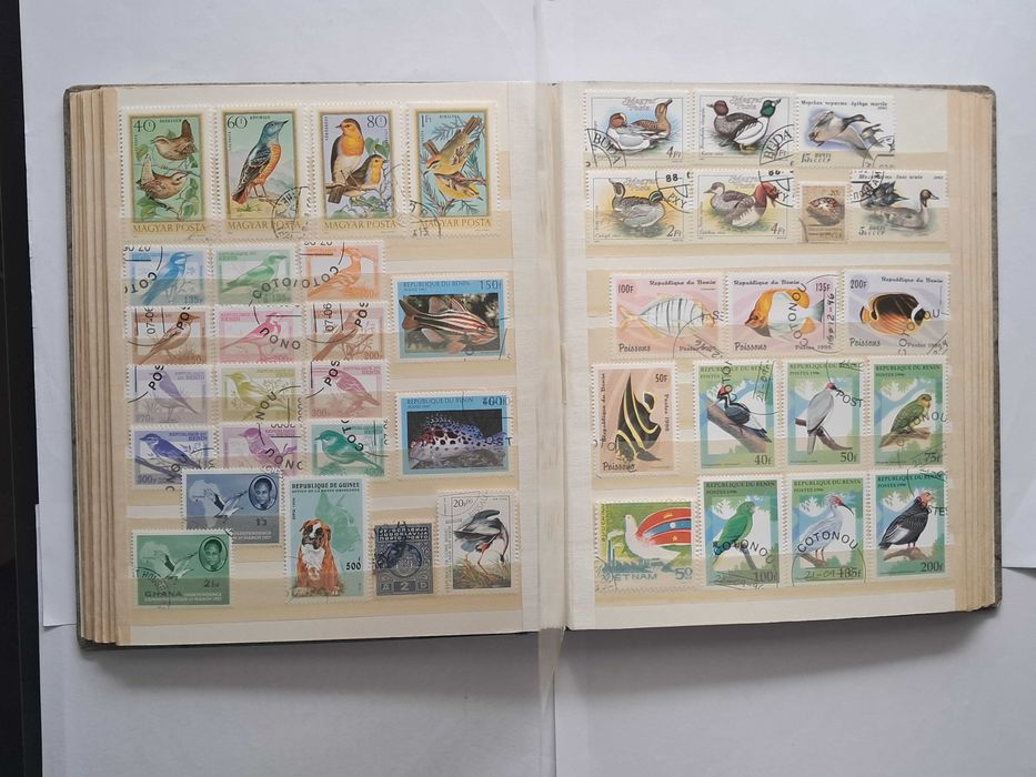 Пощенски марки тема ”Животни”.