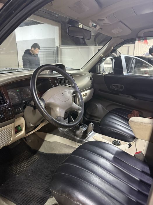 sotiladi mitsubishi montero sport 1