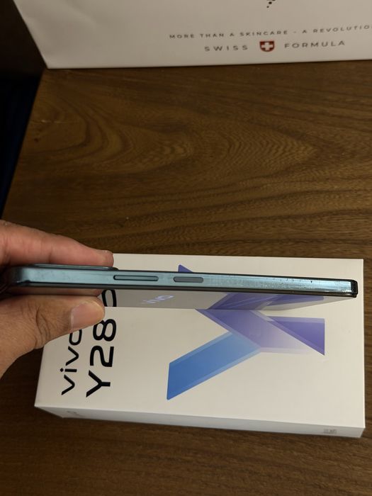 Продам телефон Vivo Y28