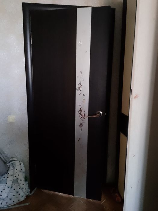 Продам хорошие двери межкомнатные .