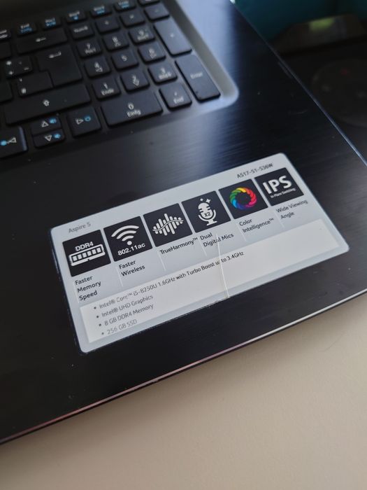 Acer 17,3 inch full HD• i5 8th gen• SSD 256• bateria 5 ore• Stare foarte buna • Windows 11