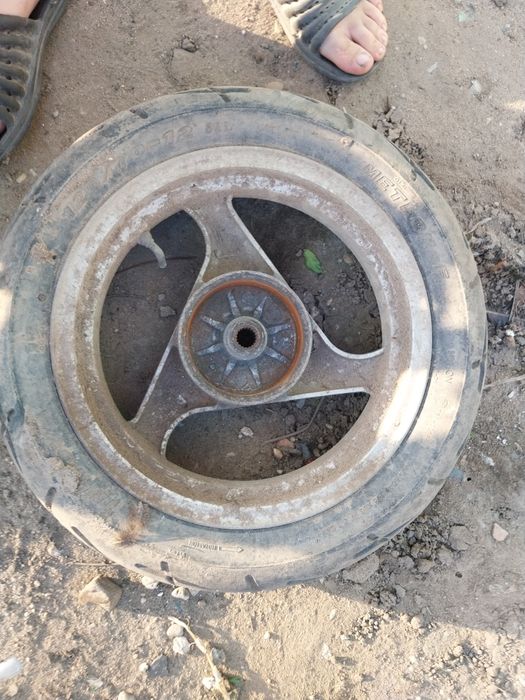 Vând trei roti de scuter