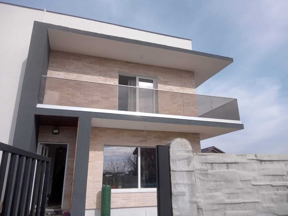 Balustrada de sticla cu profil de aluminiu