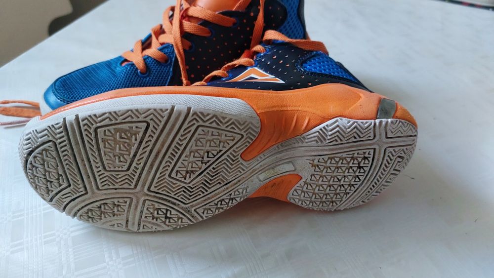 Pantofi baschet măsură 33