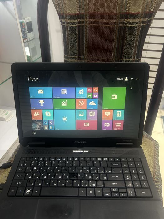 Продам ноутбук eMachines E527