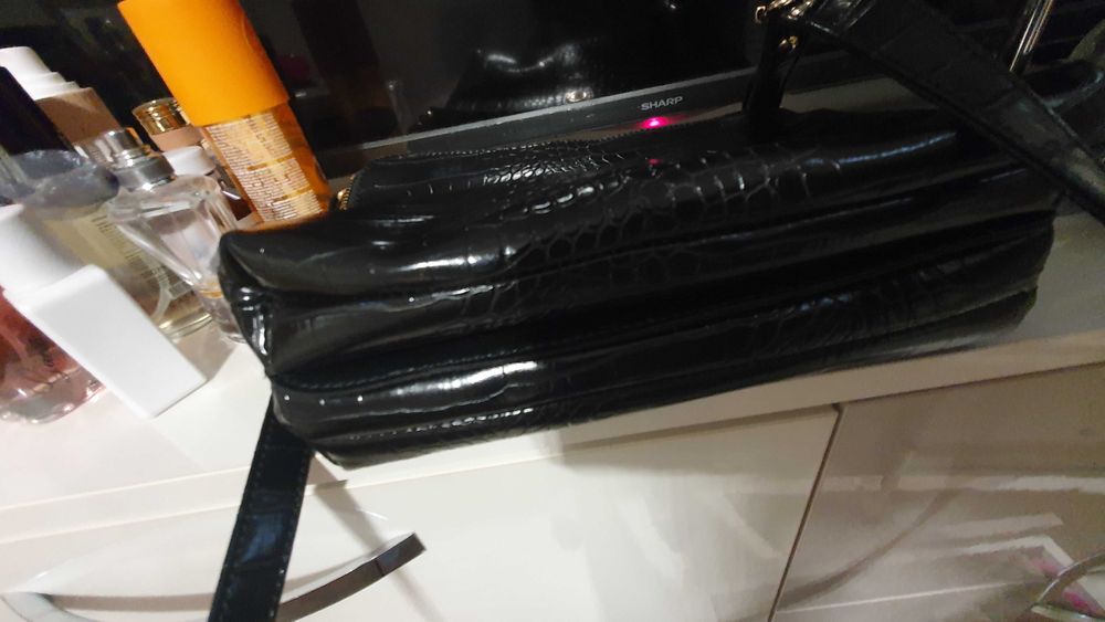 Елегантна дамска чанта за рамо нова