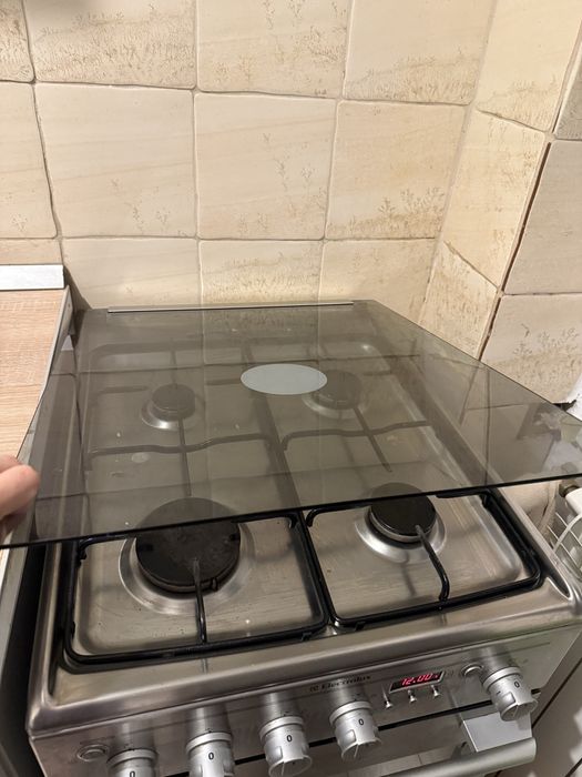 Aragaz Electrolix cu cuptor si plita