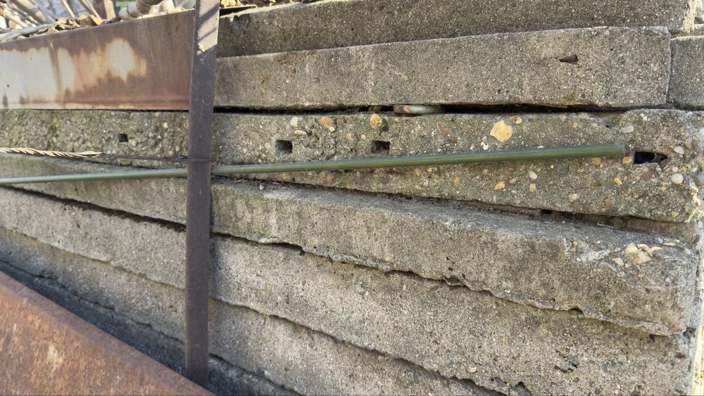 Гръцки керемиди, Бетонни колове