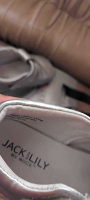 Детски обувки на Jack & Lily Timeless T-Straps Collection и на Clarks